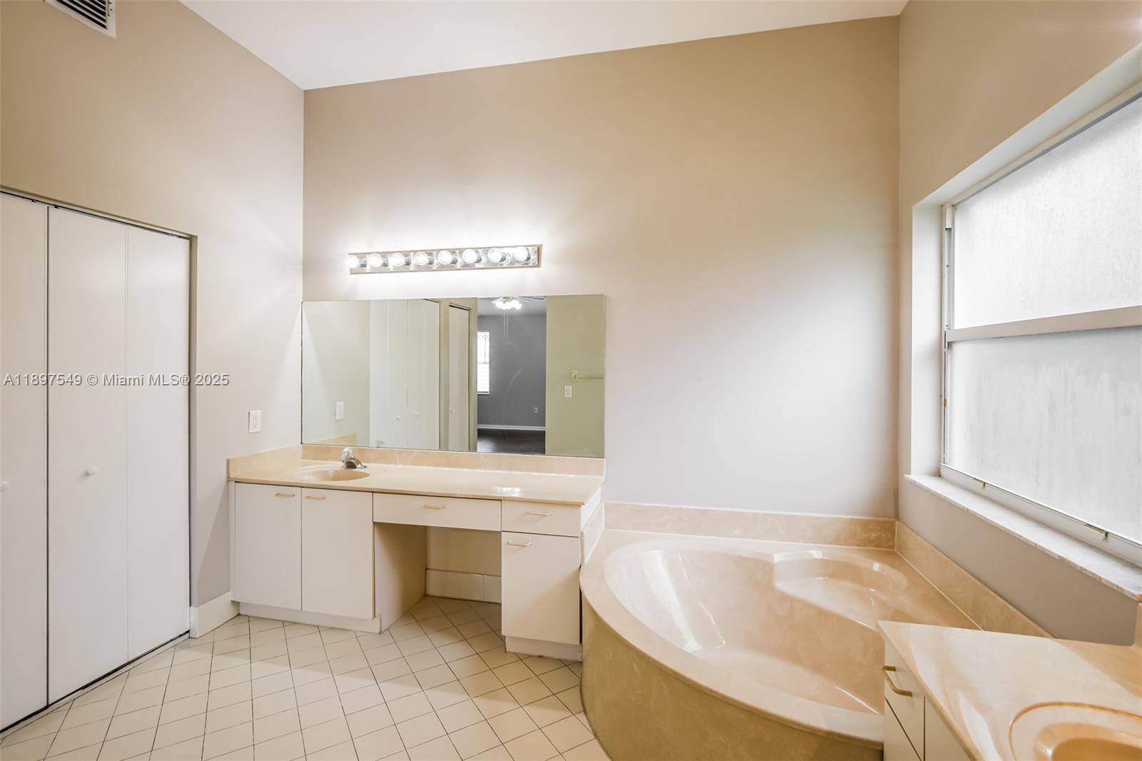 TOWNGATE - Residential Lease