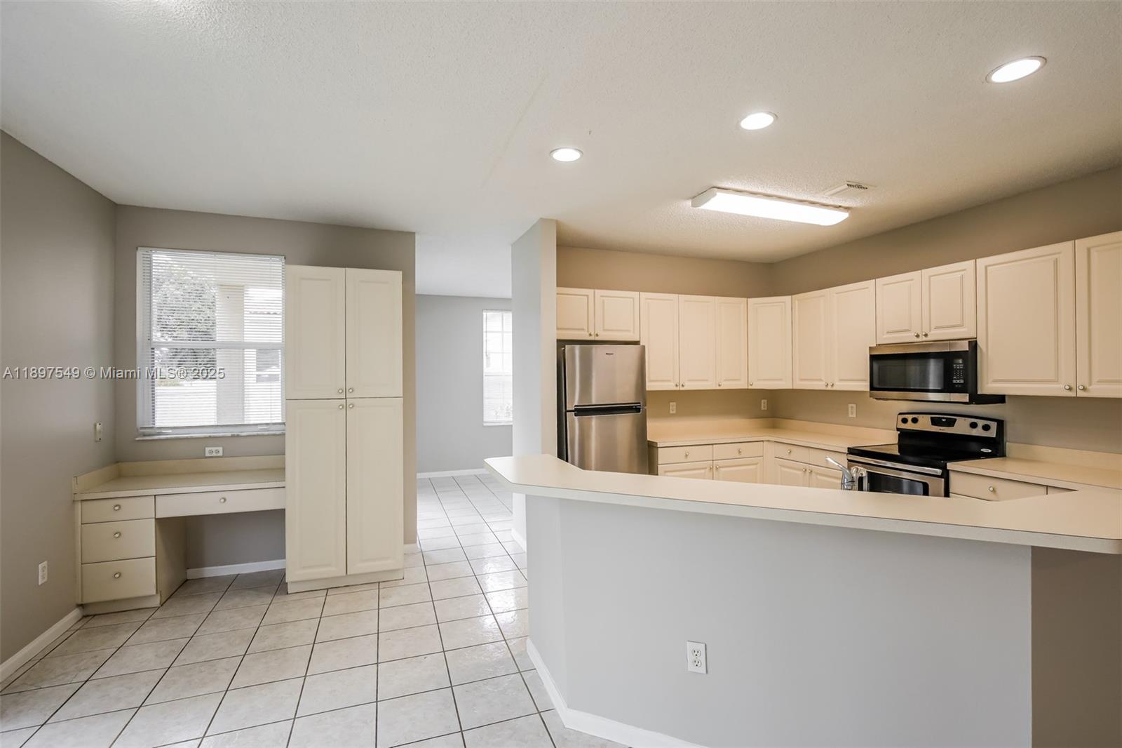 TOWNGATE - Residential Lease