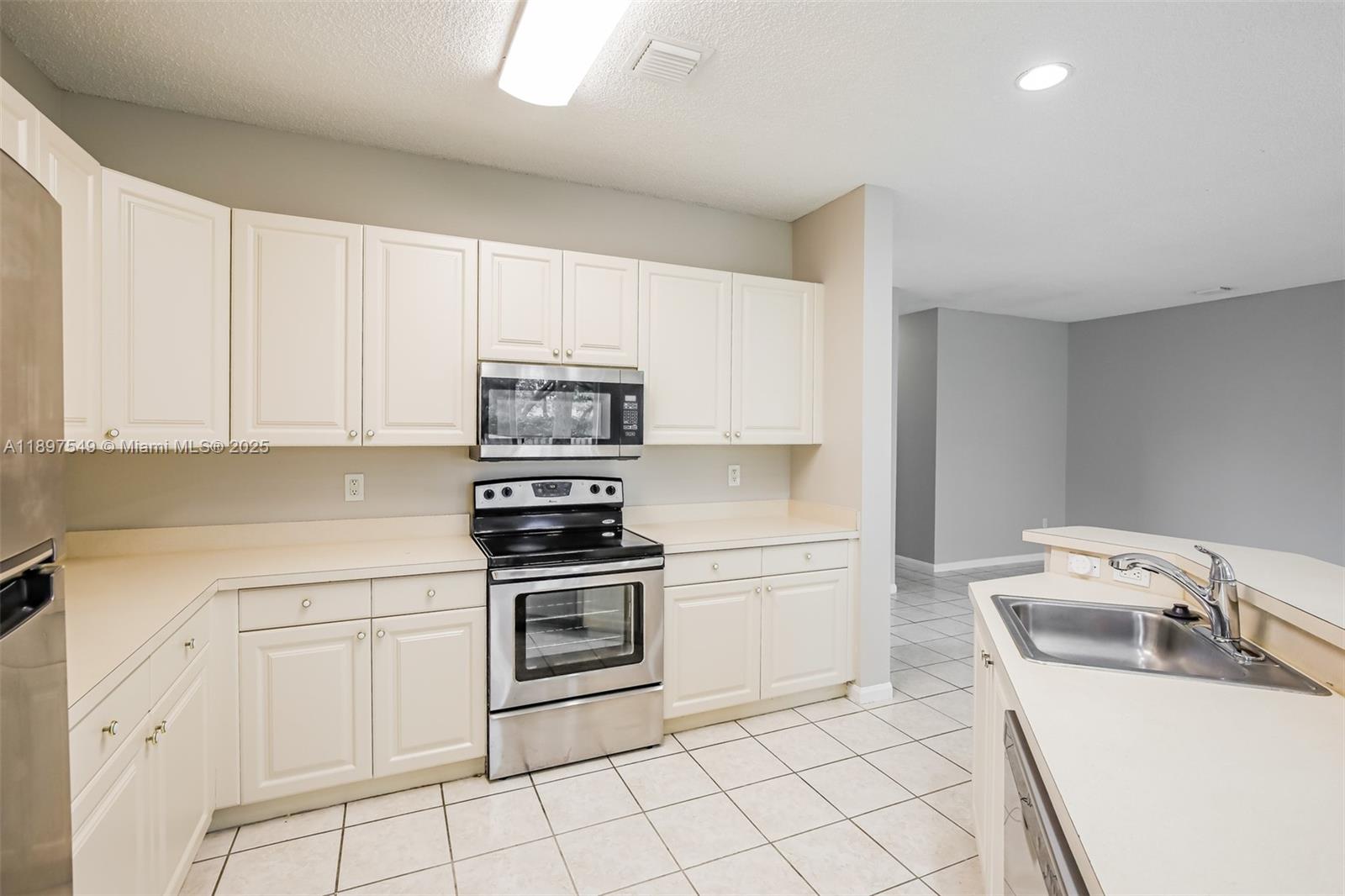 TOWNGATE - Residential Lease