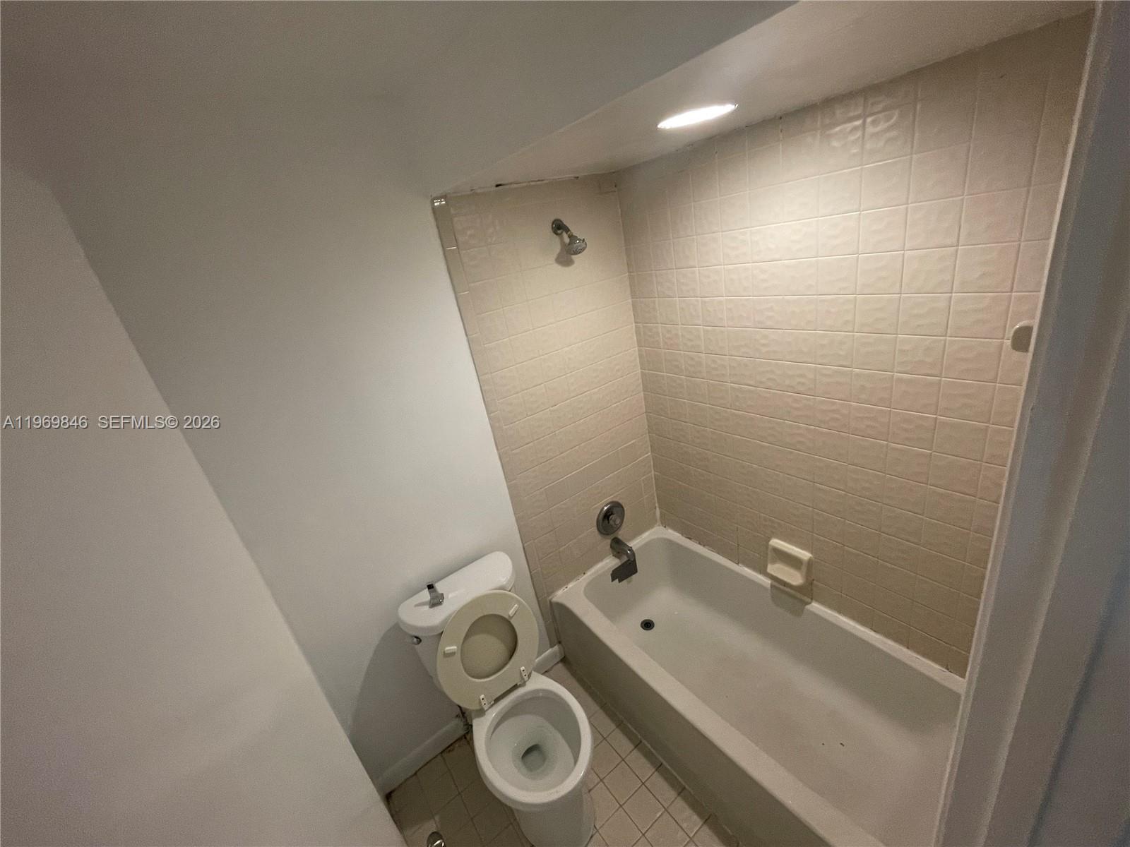 CIRCLE VILLAS (THE) CONDO - Residential