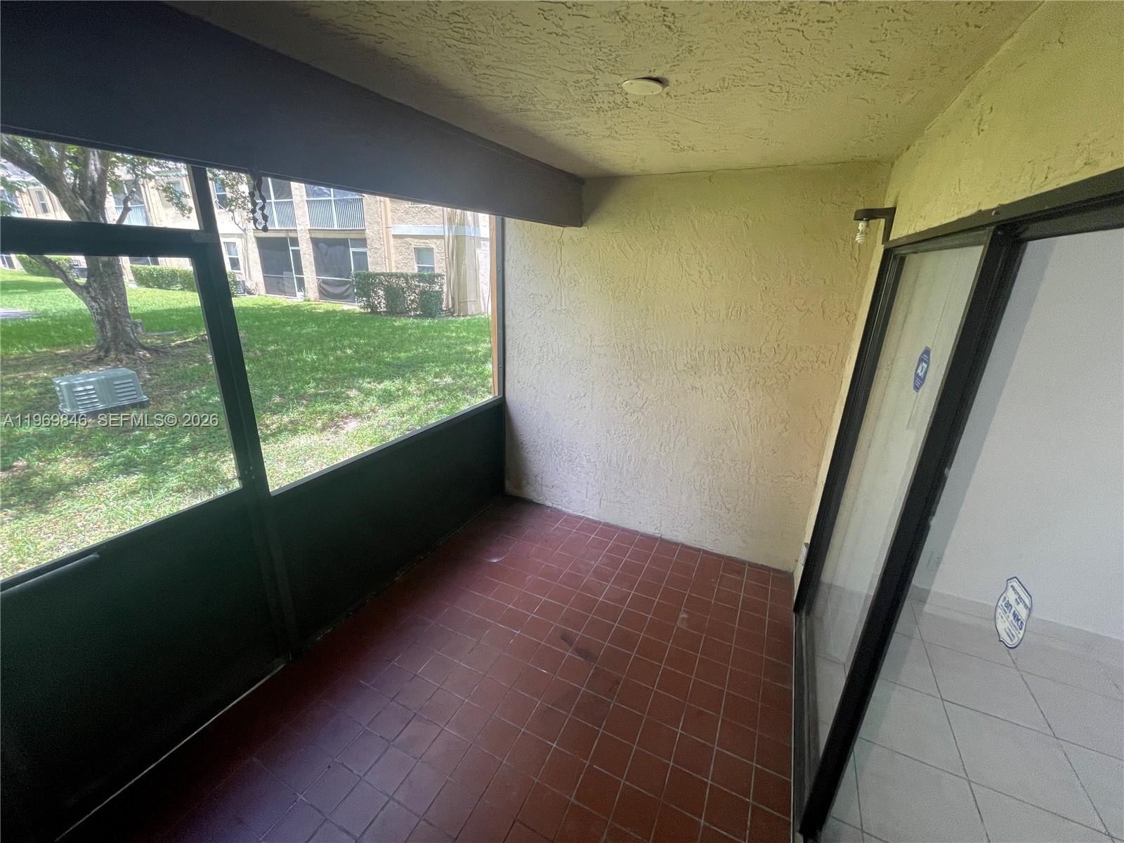 CIRCLE VILLAS (THE) CONDO - Residential