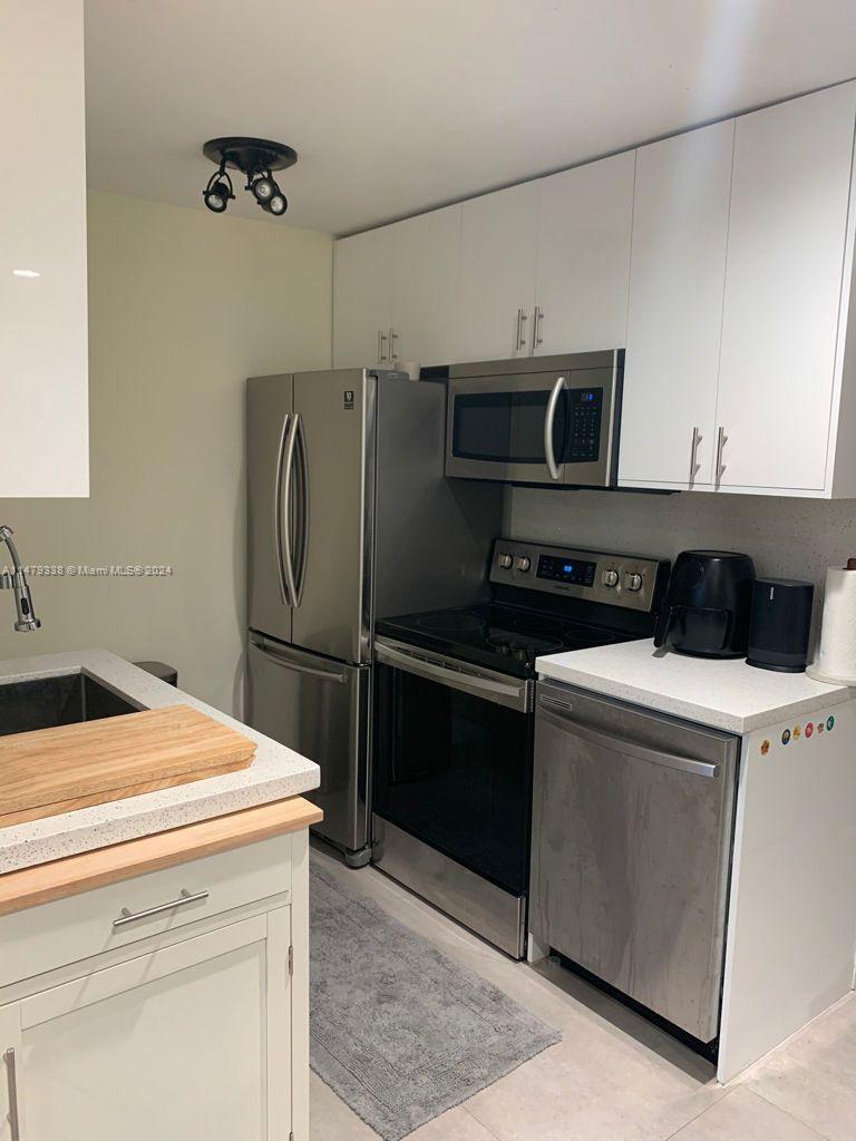 Miami Beach, Florida 33139, United States, 2 Bedrooms Bedrooms, ,1 BathroomBathrooms,Residential,Active,69137