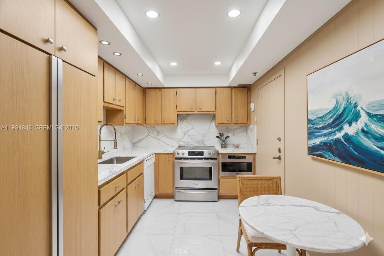 9500 OCEANS CONDO - Residential