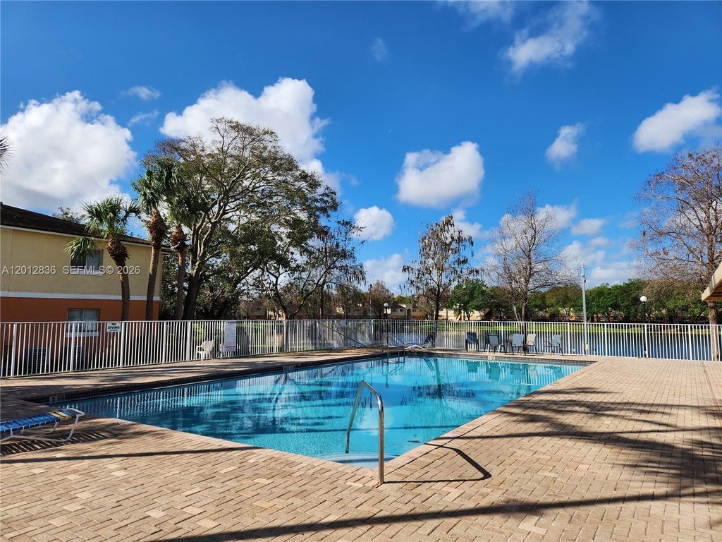 Photo of 3690 N 56th Ave #903, Hollywood, FL 33021 (MLS # A12012836)