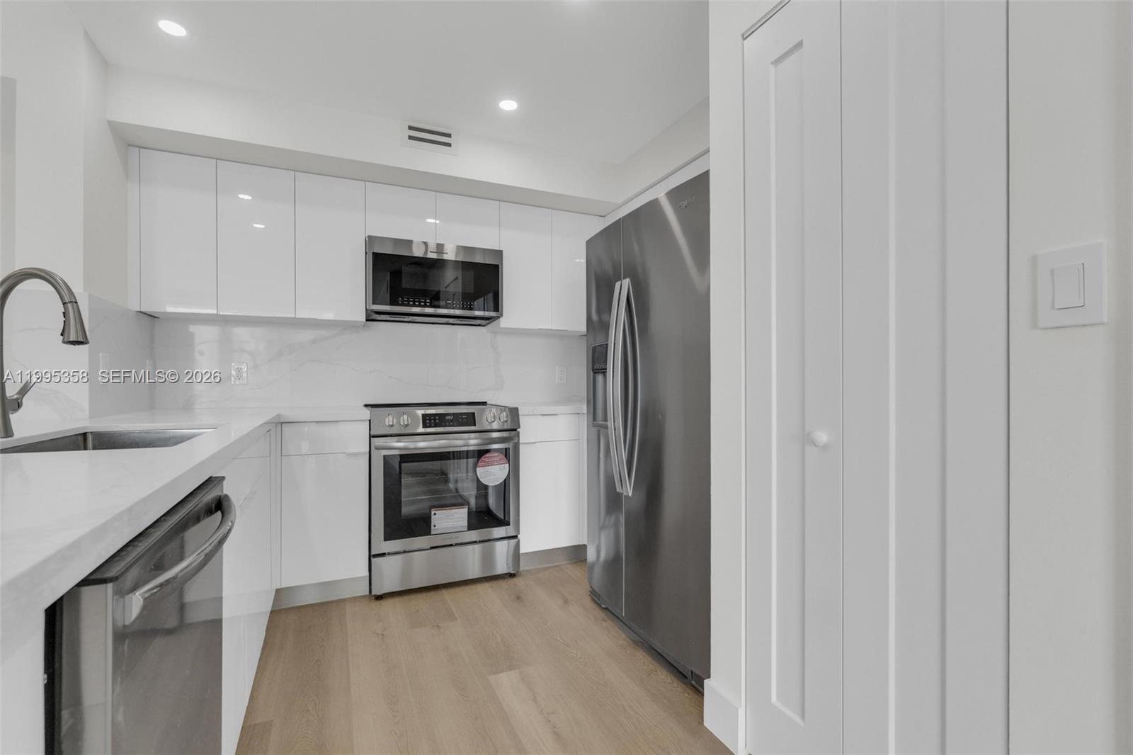 THE MARK ON BRICKELL COND - Residential Lease