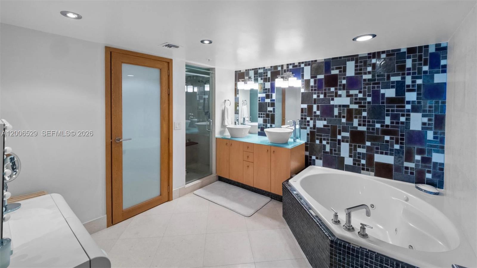 SUNSET HARBOUR NORTH COND - Residential