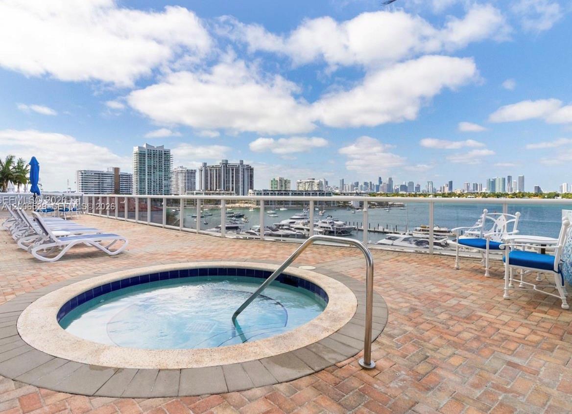 SUNSET HARBOUR NORTH COND - Residential