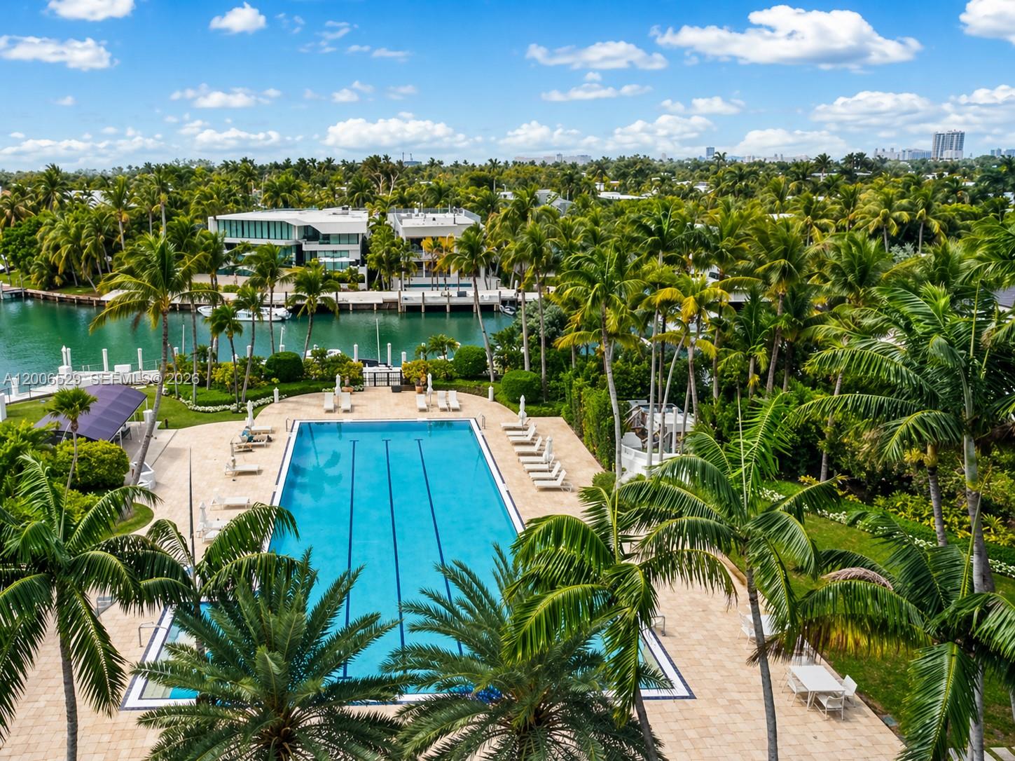 SUNSET HARBOUR NORTH COND - Residential