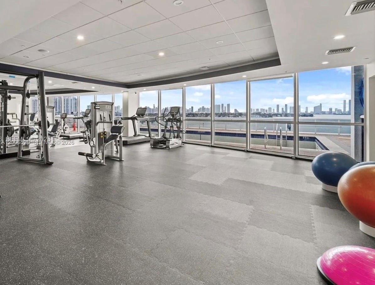 SUNSET HARBOUR NORTH COND - Residential