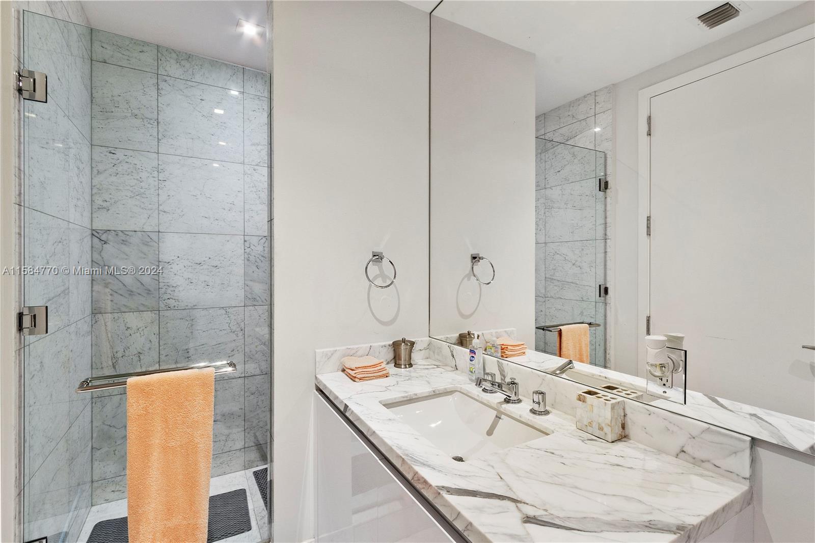 JADE SIGNATURE CONDO - Residential