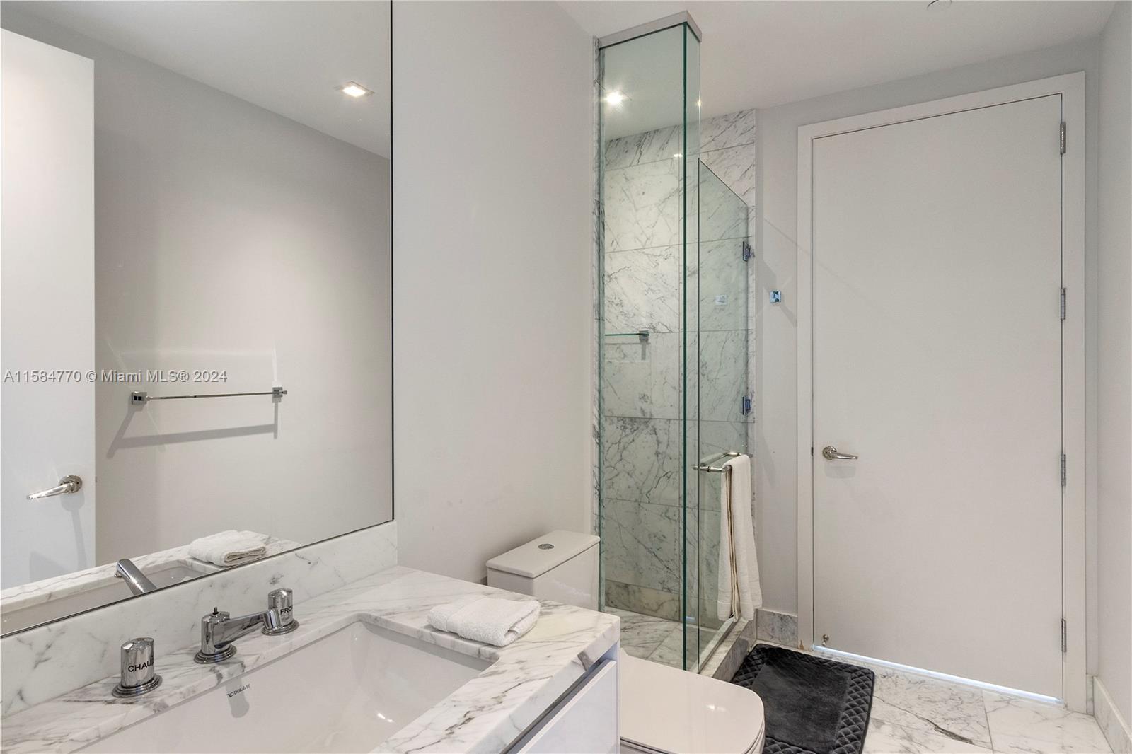 JADE SIGNATURE CONDO - Residential