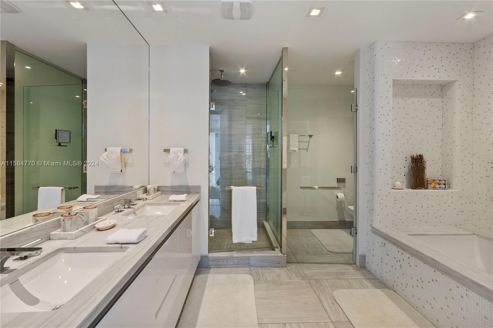 JADE SIGNATURE CONDO - Residential