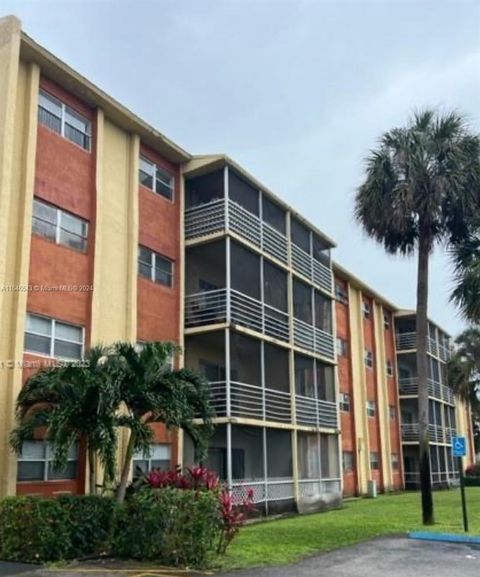 A home in Lauderdale Lakes