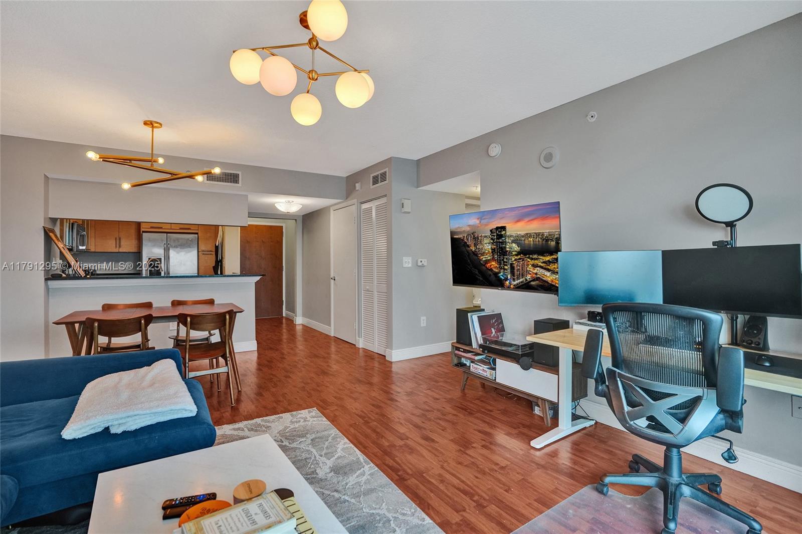 31 SE 5th St 1505