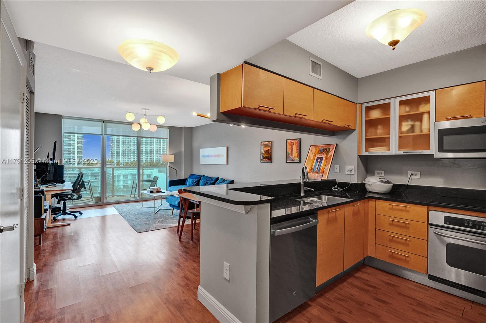 31 SE 5th St 1505