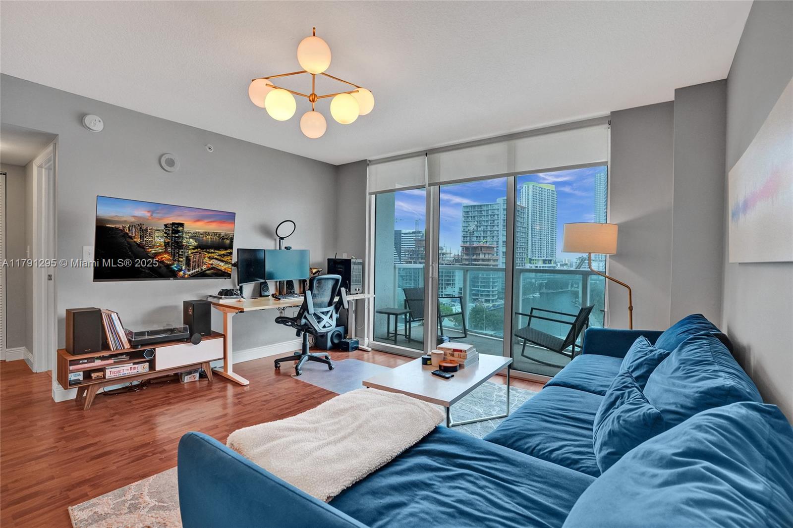 31 SE 5th St 1505