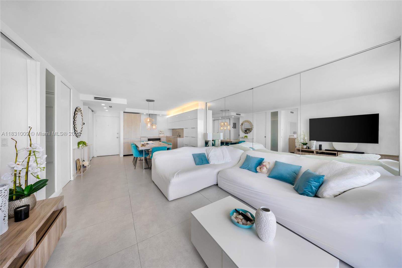 465 Ocean Dr 821