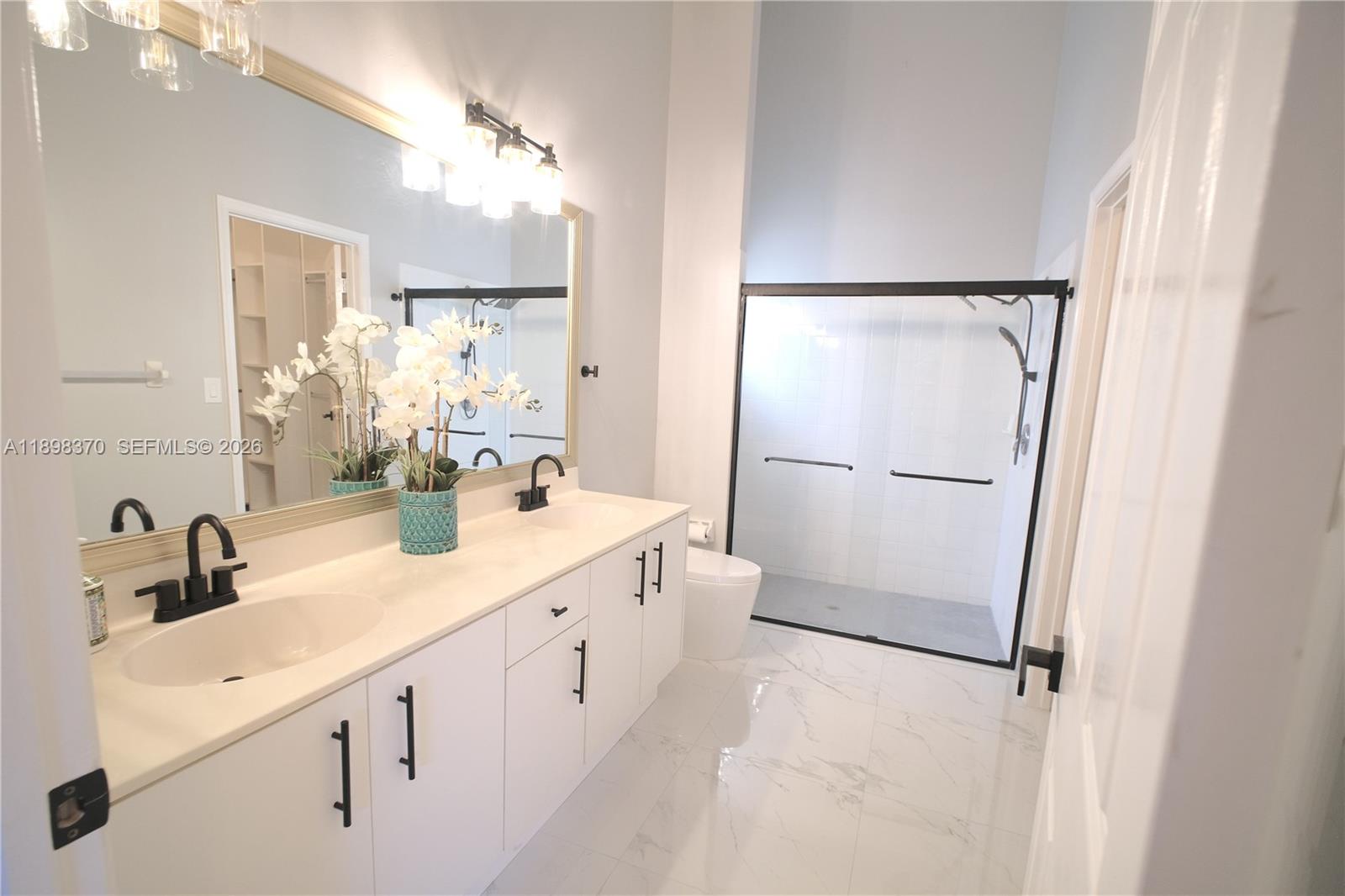 HAMPTON LAKES - Residential