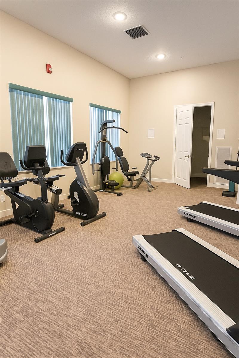 HAMPTON LAKES - Residential