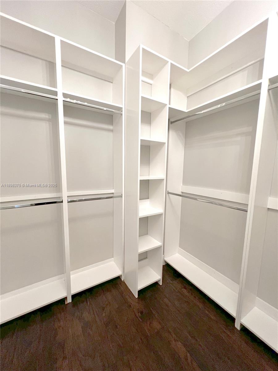 HAMPTON LAKES - Residential