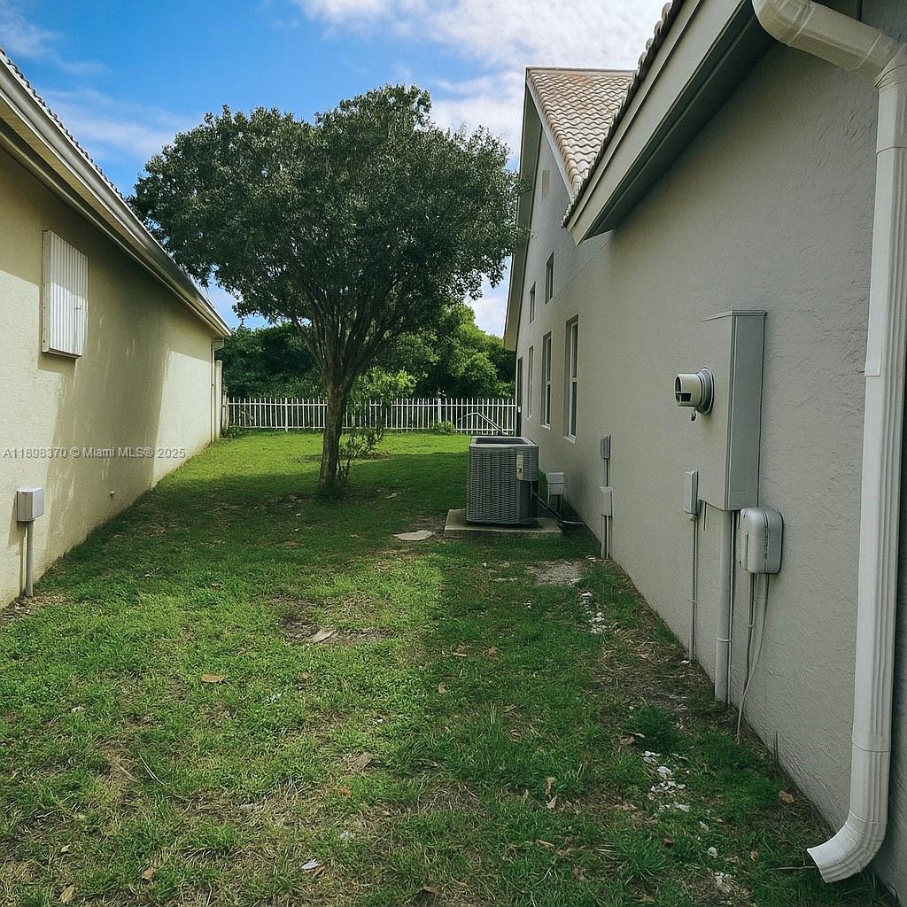 HAMPTON LAKES - Residential