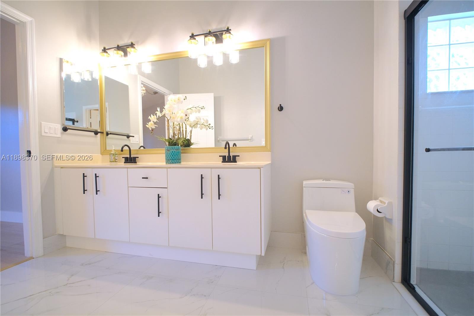 HAMPTON LAKES - Residential