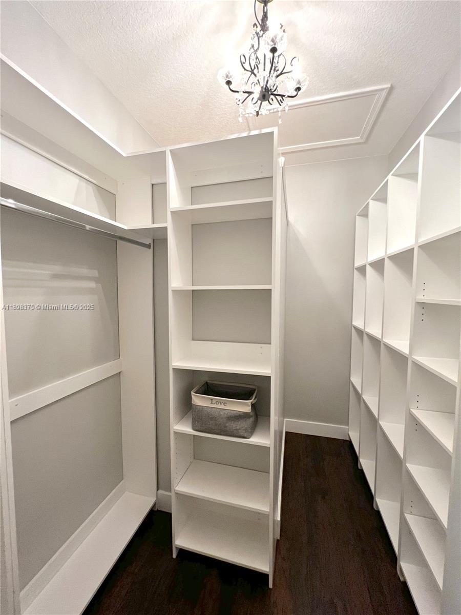 HAMPTON LAKES - Residential