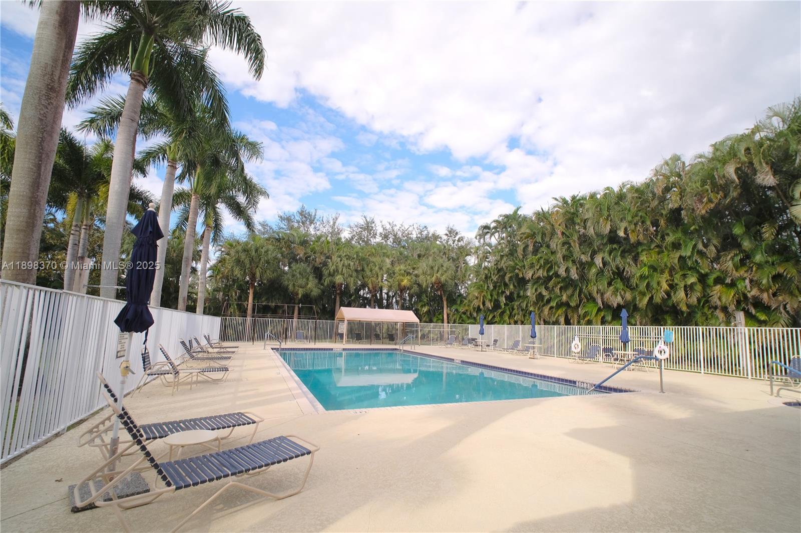 HAMPTON LAKES - Residential