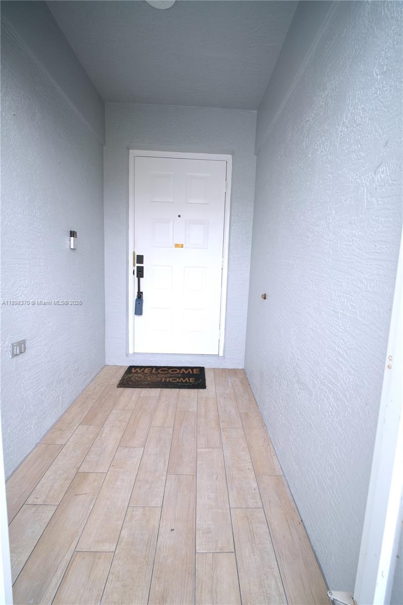 HAMPTON LAKES - Residential