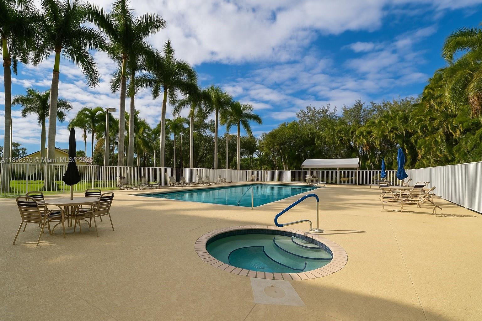 HAMPTON LAKES - Residential