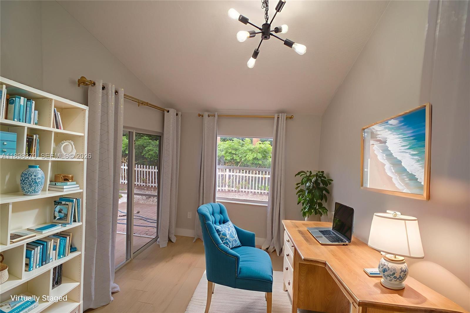 HAMPTON LAKES - Residential