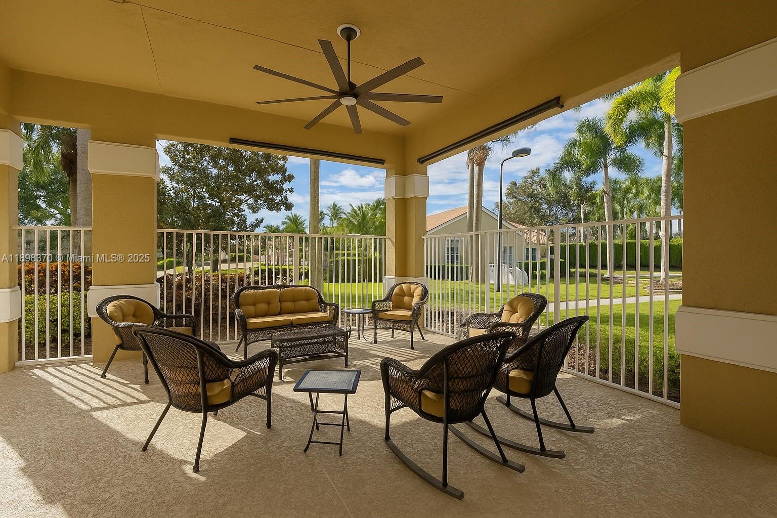 HAMPTON LAKES - Residential
