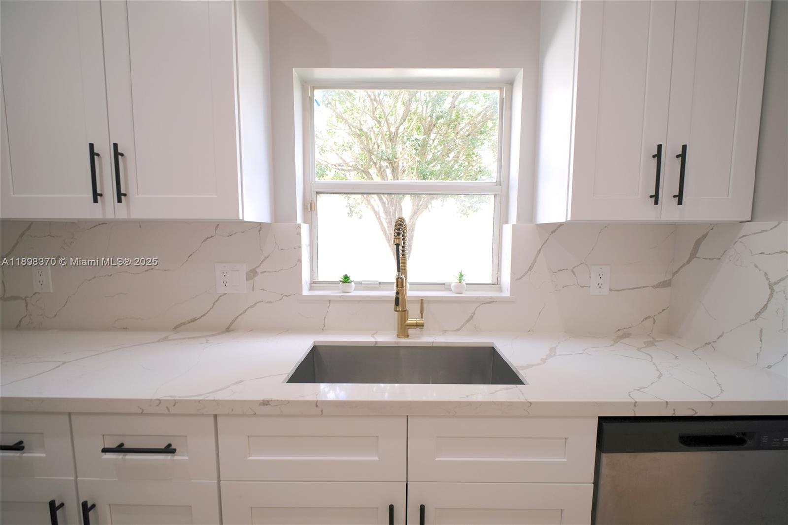 HAMPTON LAKES - Residential