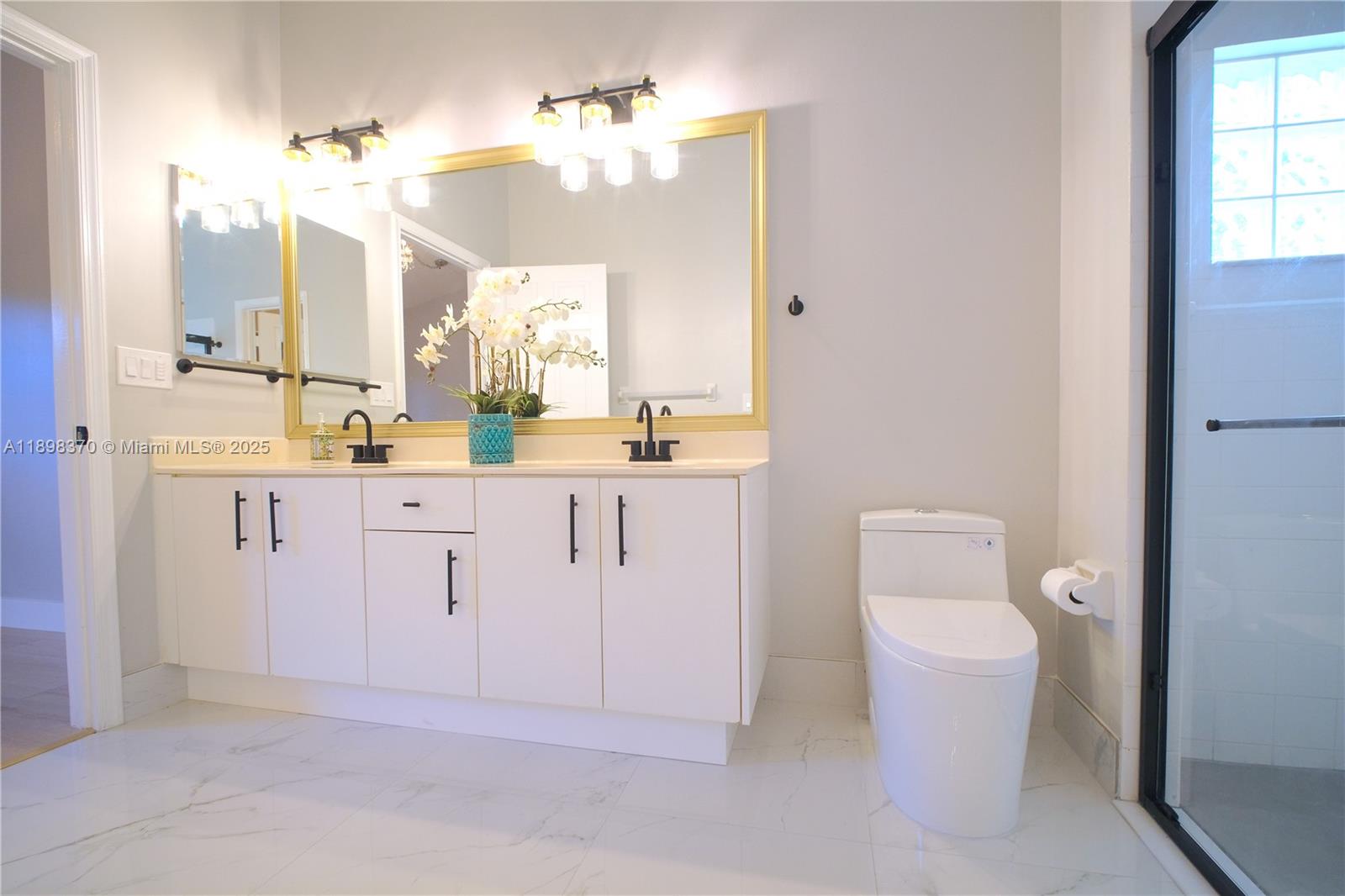 HAMPTON LAKES - Residential