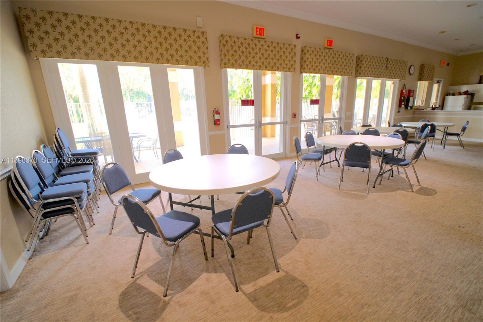 HAMPTON LAKES - Residential