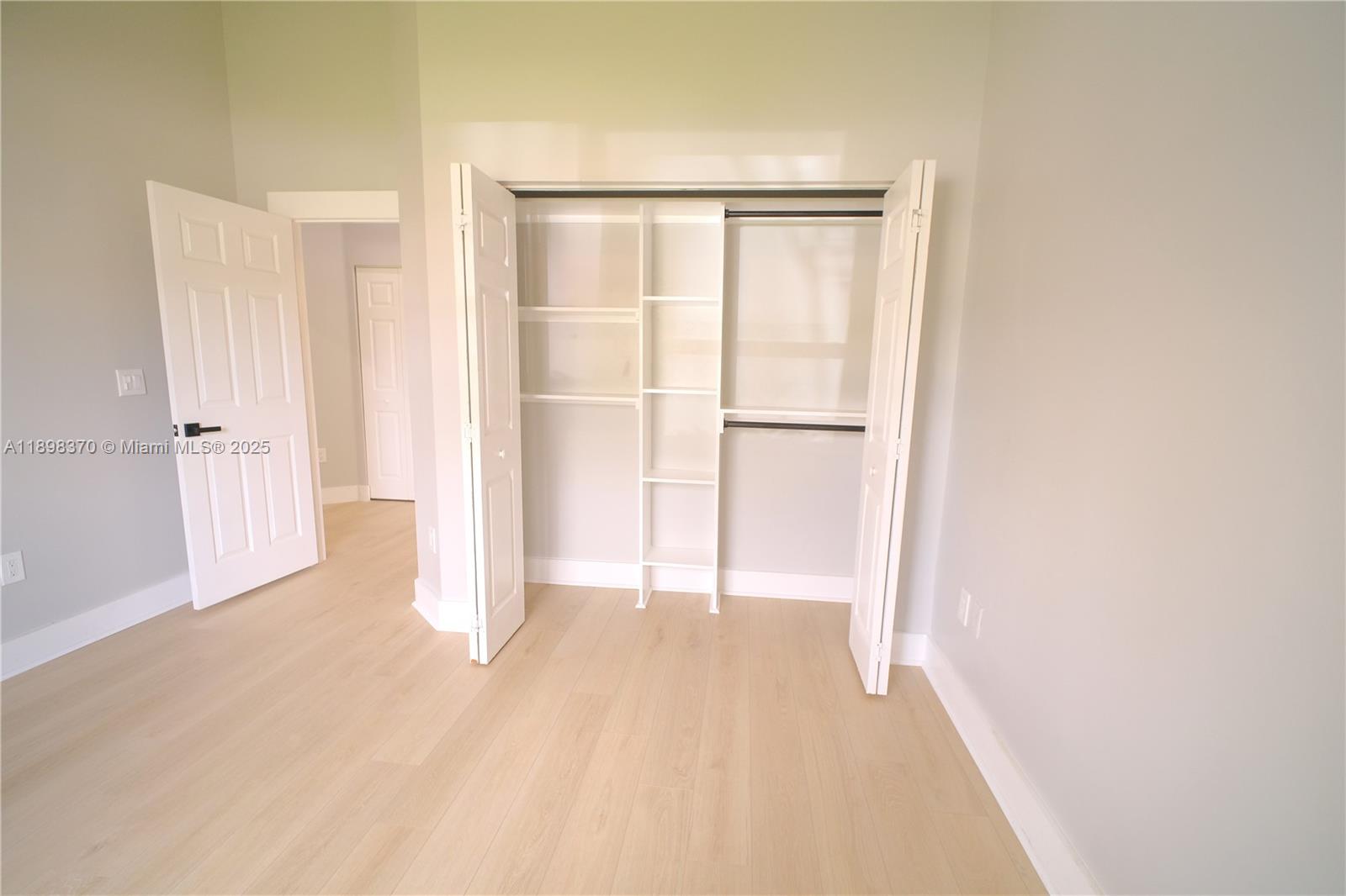 HAMPTON LAKES - Residential