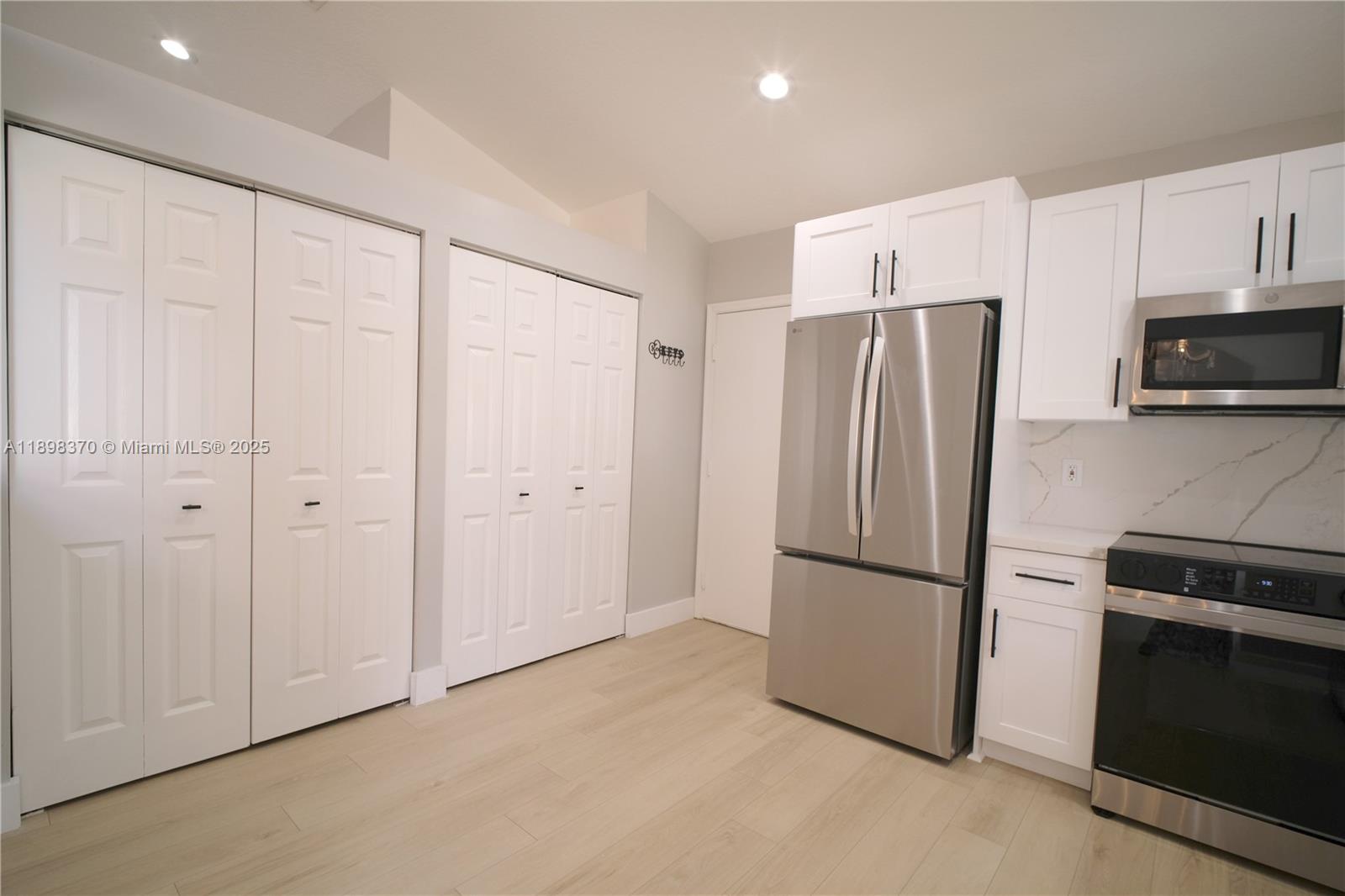 HAMPTON LAKES - Residential