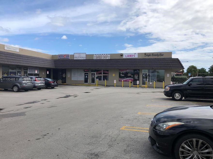 Cash cow neighborhood shopping center located directly off of the Palmetto Expressway! 50 year re-certification.
Long-term stable tenants with some 25+ years!  A good strong mix of service tenants including a supermarket, bakery, beauty salon, insurance franchise, dry cleaners, restaurants, tax services, and more !! Currently above 6% cap rate. Pro-Forma cap rate of 7.5%.