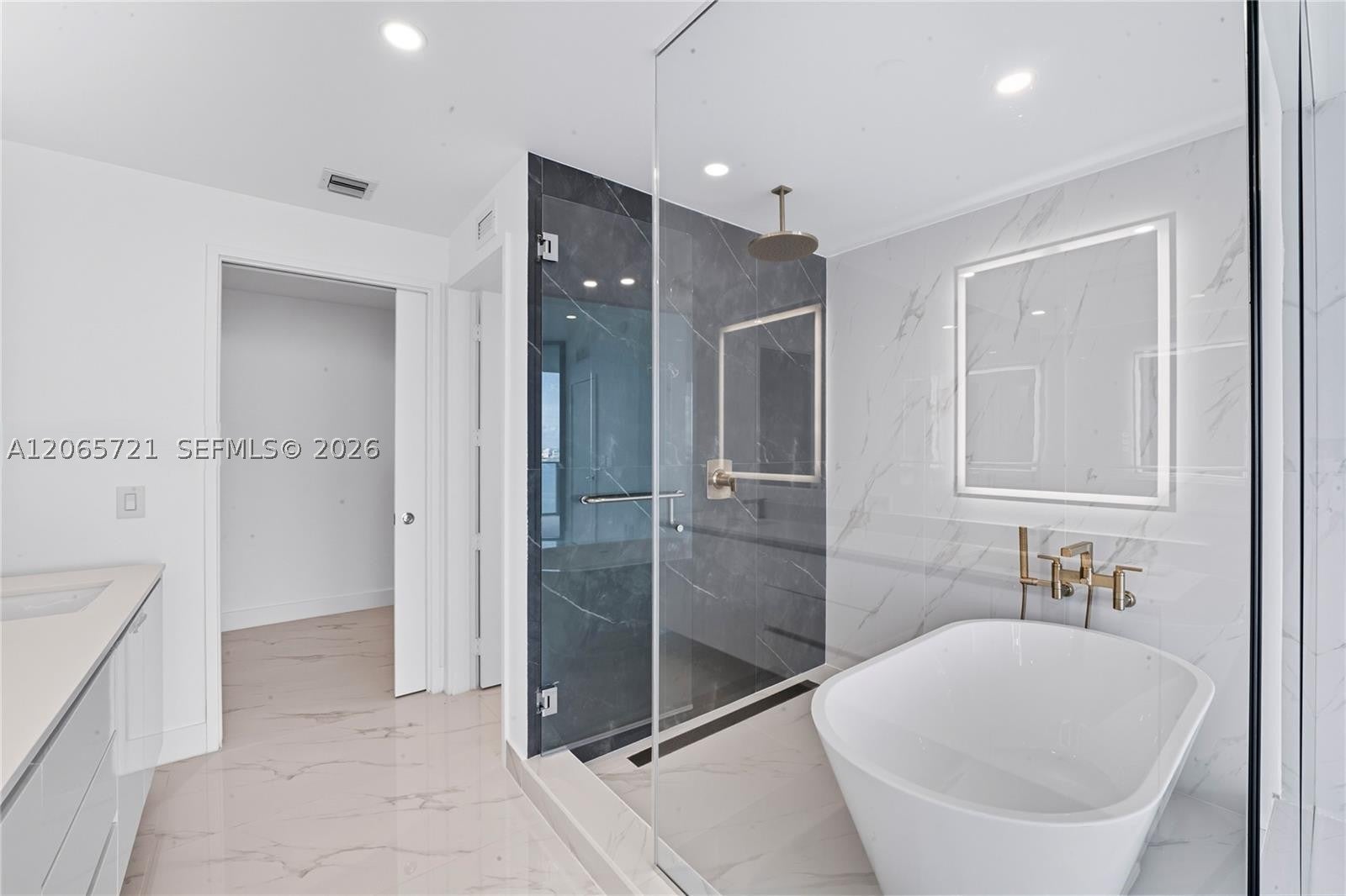 700 NE 24th St 3502