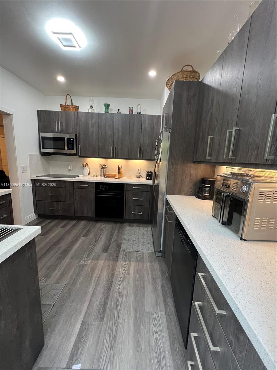 CAMBRIDGE LAWNS - Residential