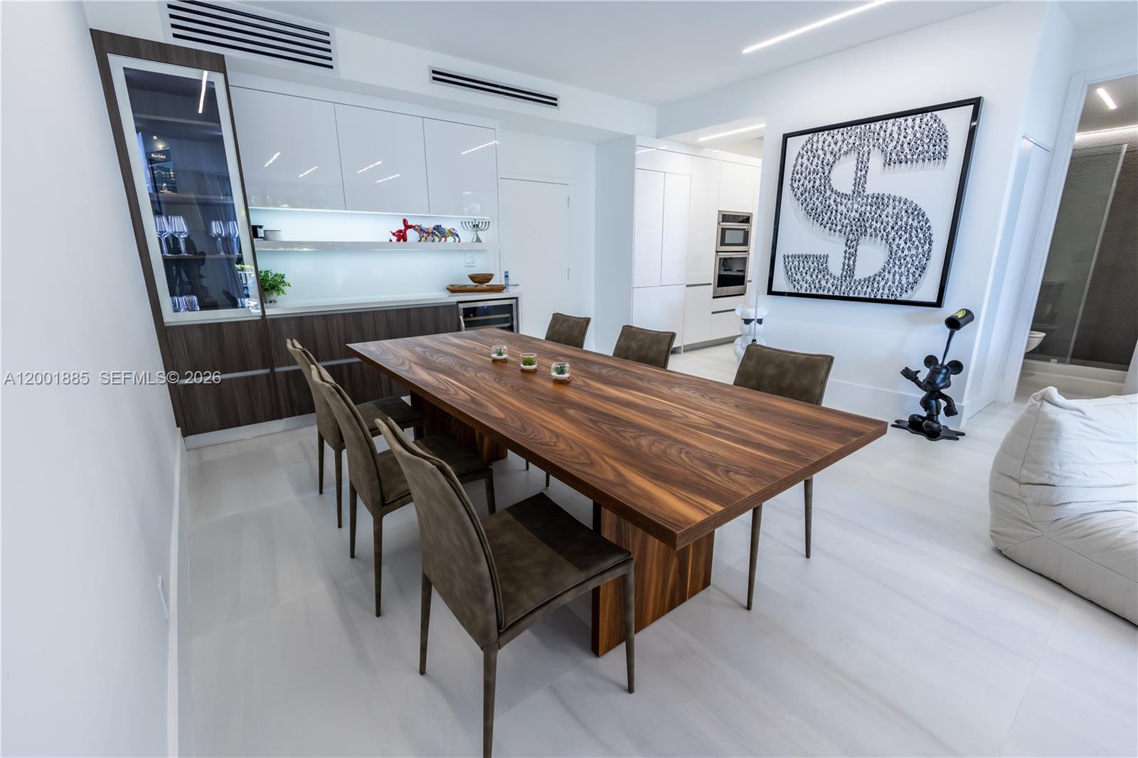 3600 Mystic Pointe Dr 114