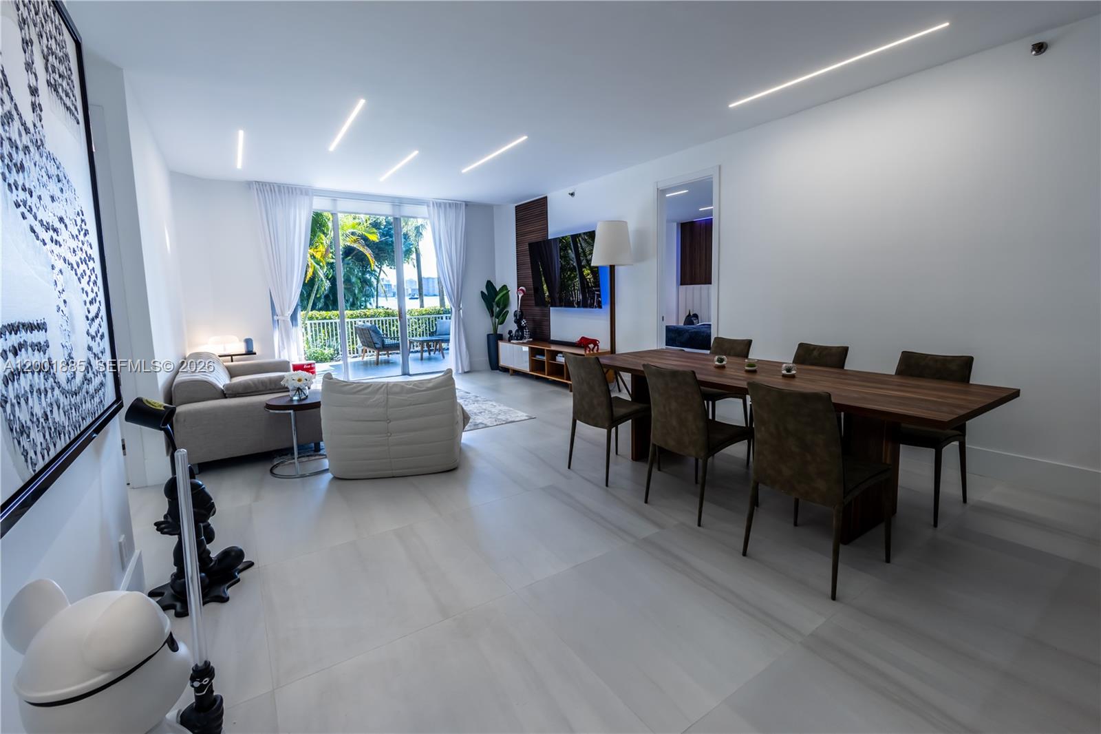 3600 Mystic Pointe Dr 114