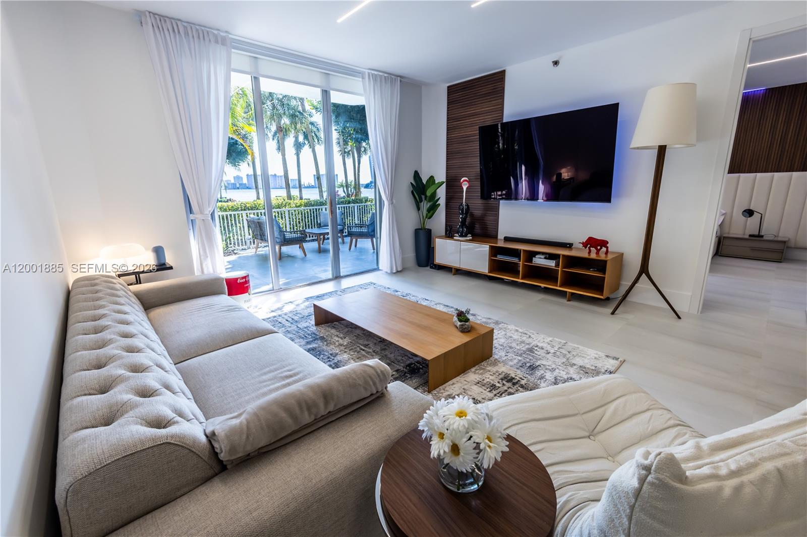 3600 Mystic Pointe Dr 114