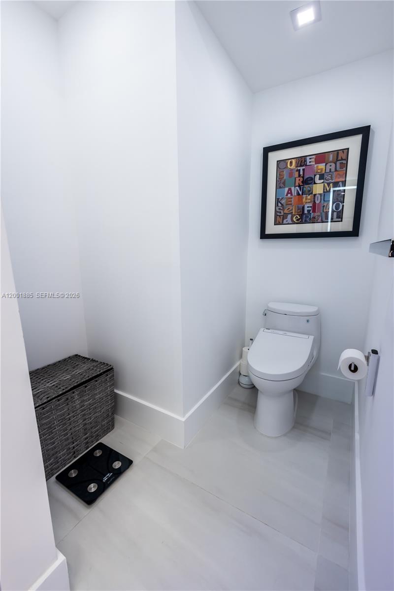 MYSTIC POINTE CONDO NO ON - Residential Lease
