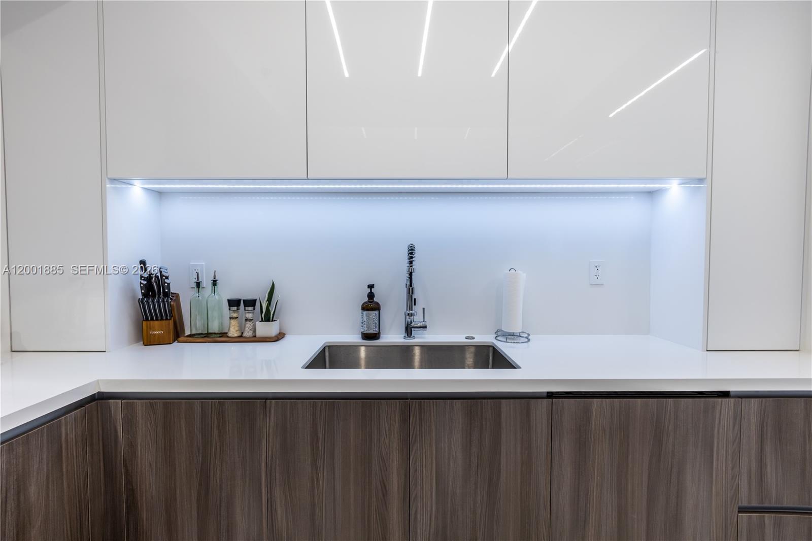 3600 Mystic Pointe Dr 114