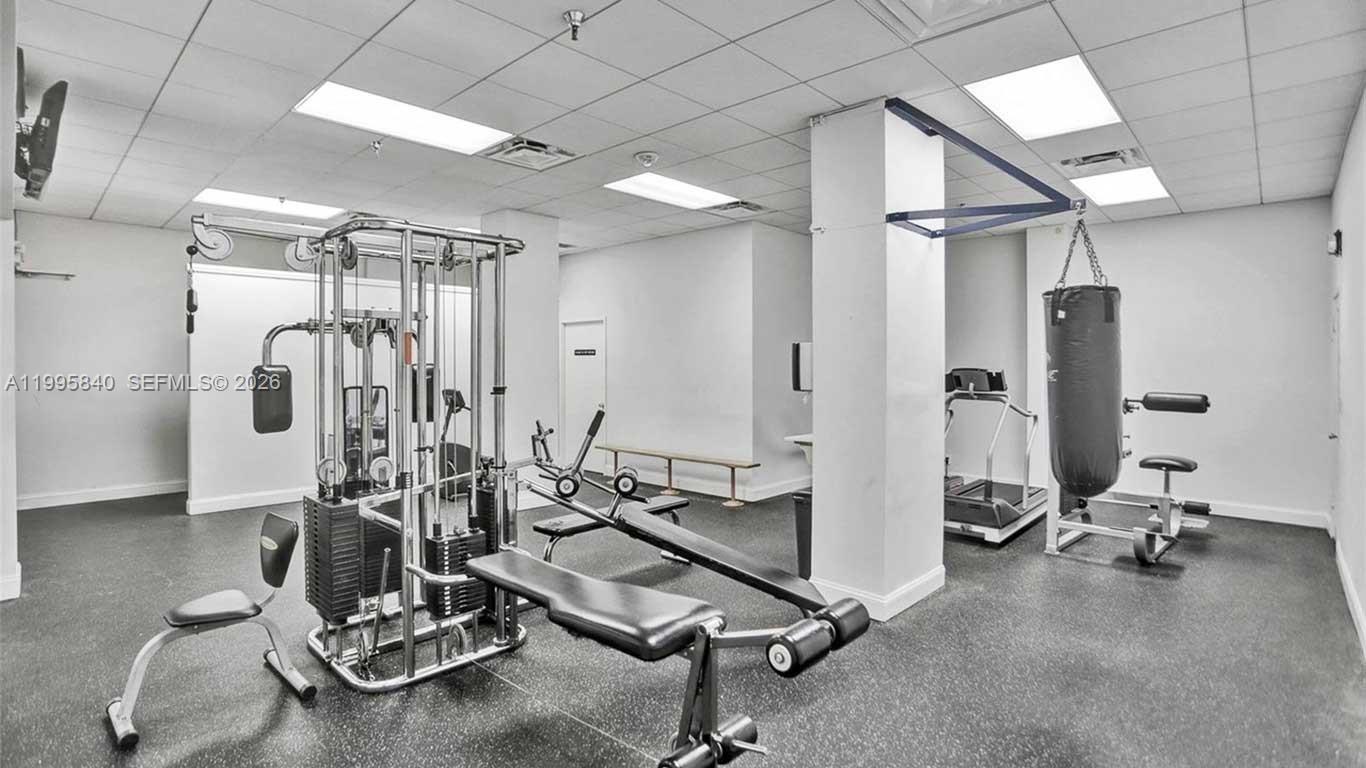 WINSTON TOWERS 700 CONDO - Residential