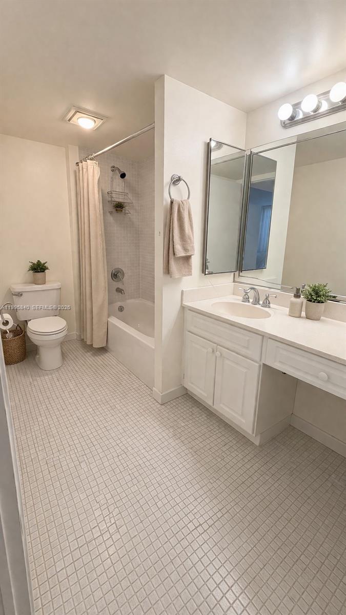 WINSTON TOWERS 700 CONDO - Residential