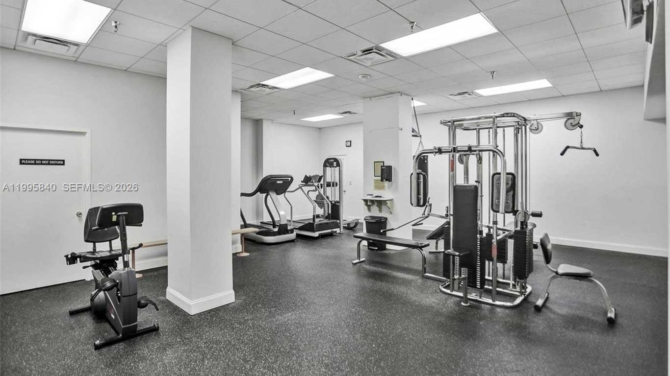 WINSTON TOWERS 700 CONDO - Residential