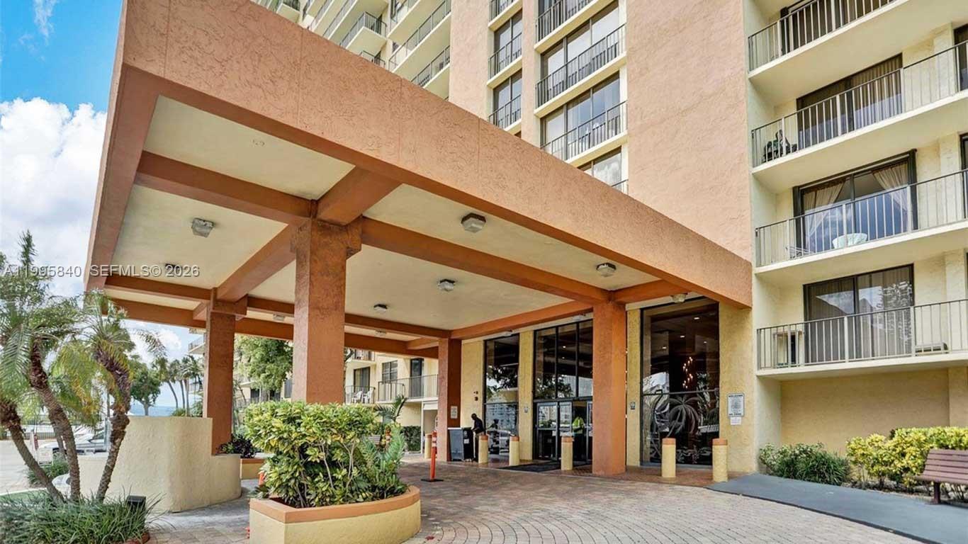 WINSTON TOWERS 700 CONDO - Residential