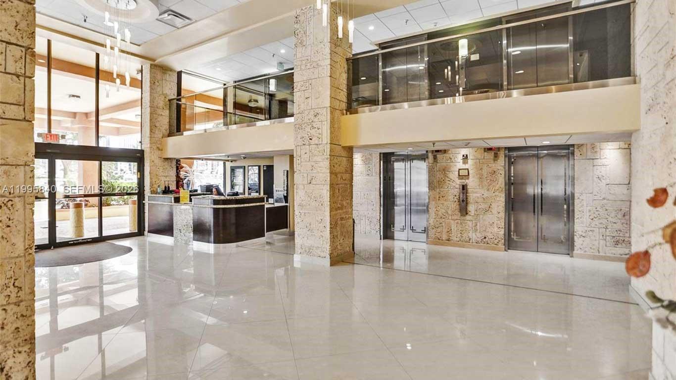 WINSTON TOWERS 700 CONDO - Residential